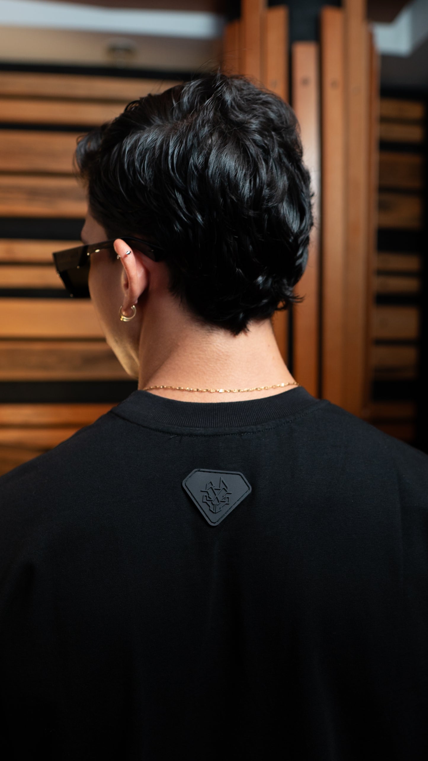 CROWN - BLACK TEE