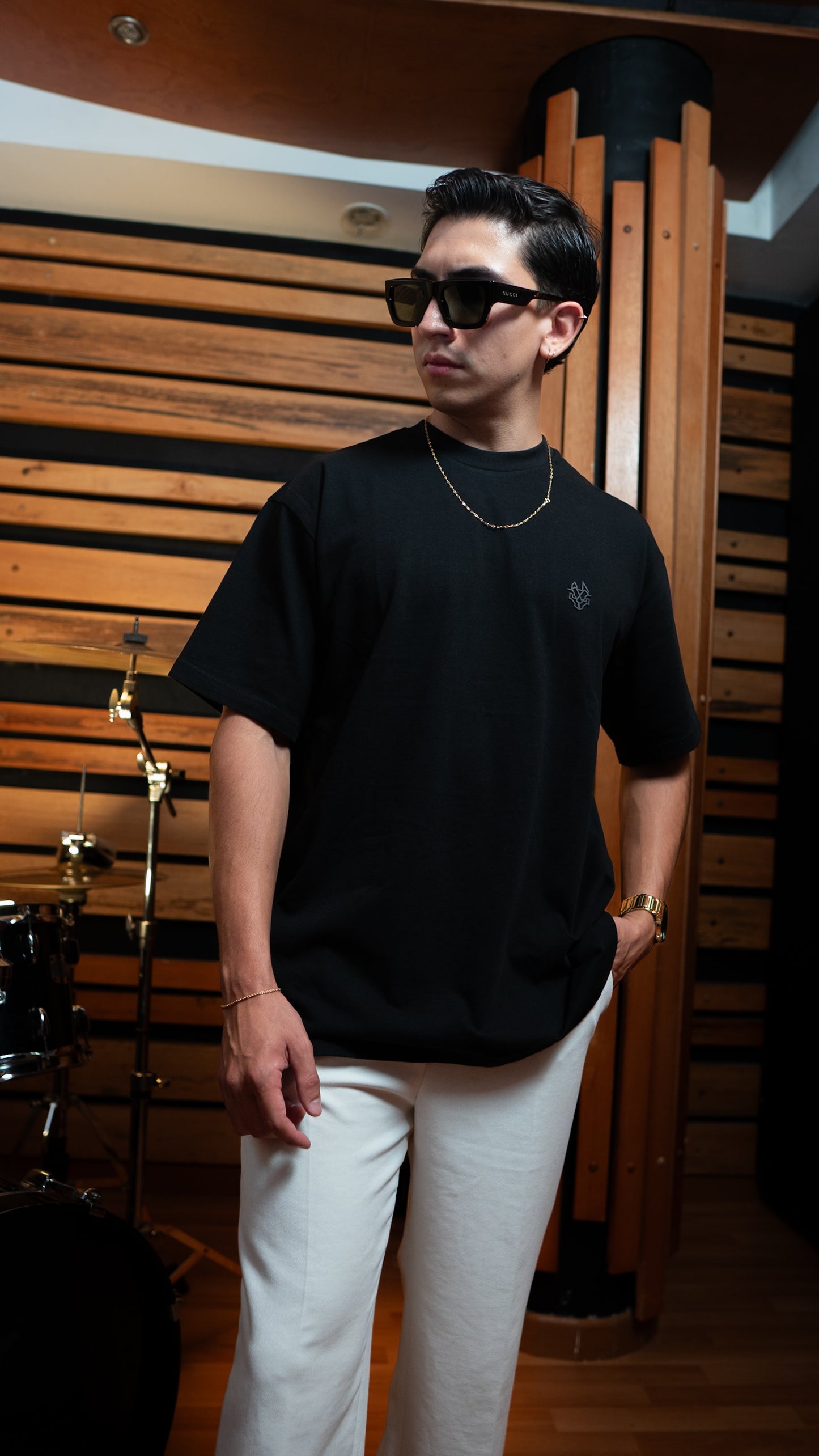 CROWN - BLACK TEE