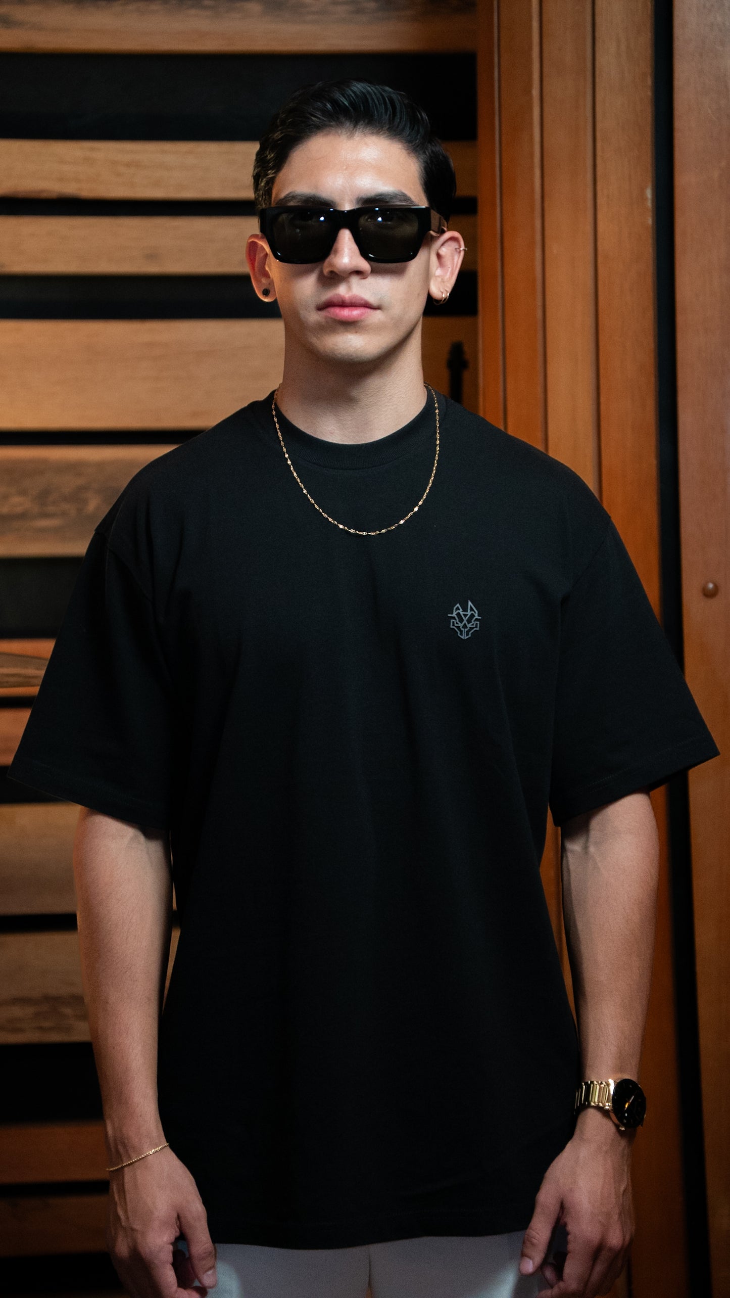 CROWN - BLACK TEE